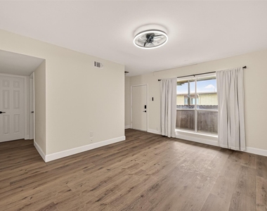 7714 Renwick Drive - Photo Thumbnail 13