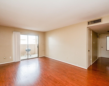 8519 Hearth Boulevard - Photo Thumbnail 12