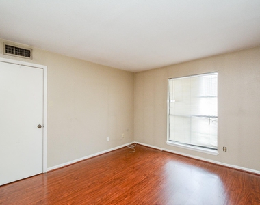 8519 Hearth Boulevard - Photo Thumbnail 5