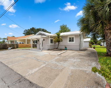 1526 Magnolia Street Ne - Photo Thumbnail 2