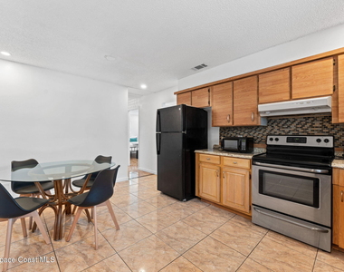1526 Magnolia Street Ne - Photo Thumbnail 12