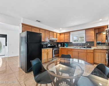 1526 Magnolia Street Ne - Photo Thumbnail 9