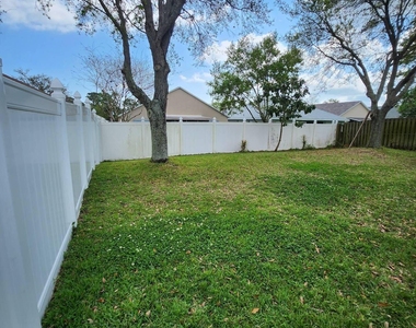 2891 Stratford Pointe Drive - Photo Thumbnail 2