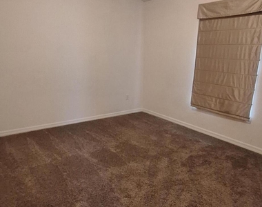 2891 Stratford Pointe Drive - Photo Thumbnail 9