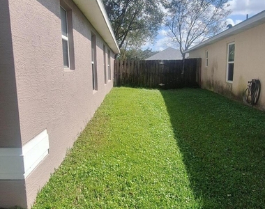 2891 Stratford Pointe Drive - Photo Thumbnail 6