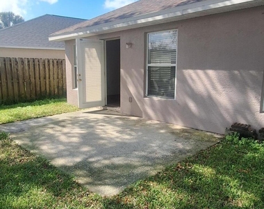 2891 Stratford Pointe Drive - Photo Thumbnail 5