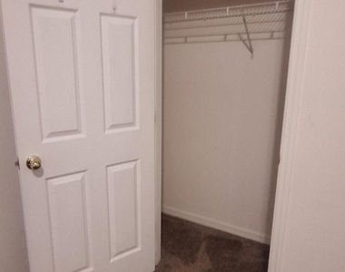 2891 Stratford Pointe Drive - Photo Thumbnail 12