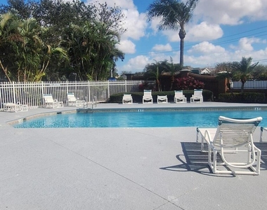 2891 Stratford Pointe Drive - Photo Thumbnail 7