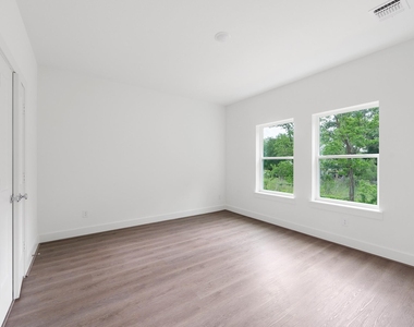 835 Paul Quinn Street - Photo Thumbnail 15