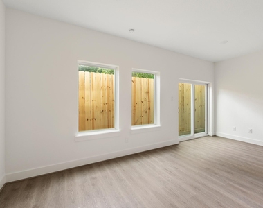 835 Paul Quinn Street - Photo Thumbnail 3