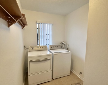 522 Karney Avenue Ne - Photo Thumbnail 13