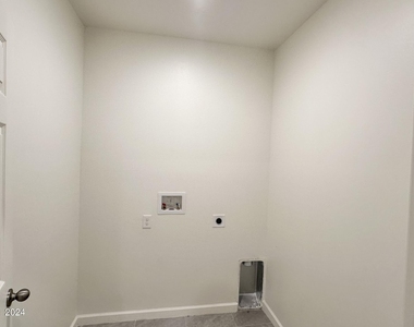 6495 Topaz Drive - Photo Thumbnail 3