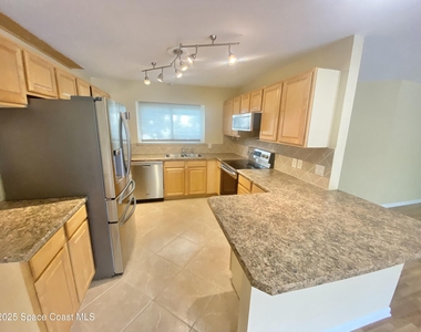 784 Alcazar Avenue - Photo Thumbnail 4