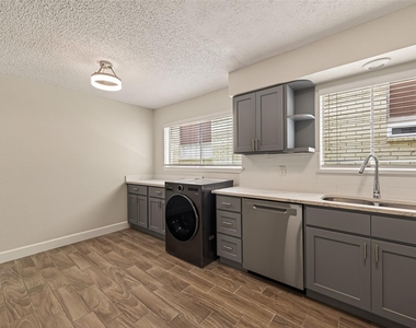 7714 Renwick Drive - Photo Thumbnail 13