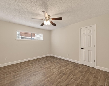 7714 Renwick Drive - Photo Thumbnail 15