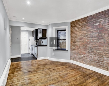 Barrow Street - Photo Thumbnail 1