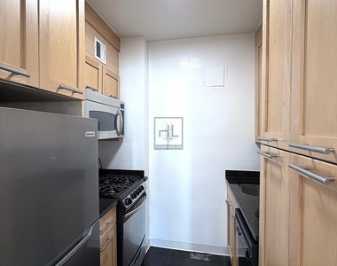East 55th Street - Photo Thumbnail 1