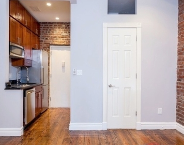 West 14th Street - Photo Thumbnail 3