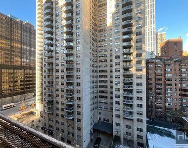 East 55 Street - Photo Thumbnail 8