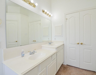 2607 Grand Plantation Court - Photo Thumbnail 31