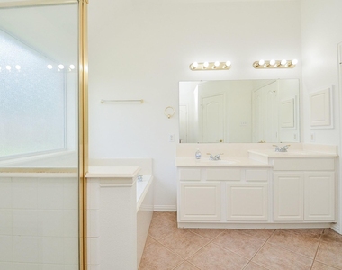 2607 Grand Plantation Court - Photo Thumbnail 28