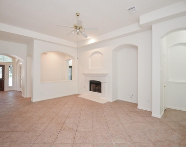 2607 Grand Plantation Court - Photo Thumbnail 13