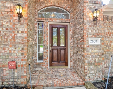 2607 Grand Plantation Court - Photo Thumbnail 3