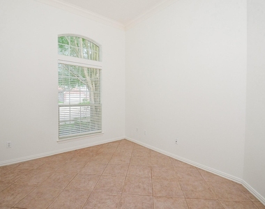 2607 Grand Plantation Court - Photo Thumbnail 10
