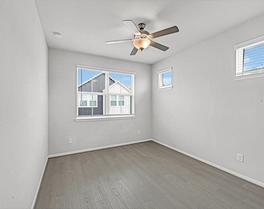 1528 Lakeline Oak Drive - Photo Thumbnail 19