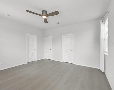 1528 Lakeline Oak Drive - Photo Thumbnail 13