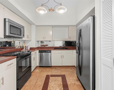 14 Greenway Plaza - Photo Thumbnail 9