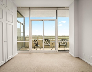 14 Greenway Plaza - Photo Thumbnail 15