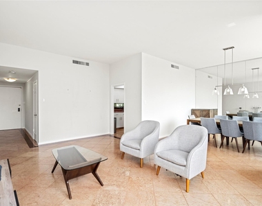 14 Greenway Plaza - Photo Thumbnail 5