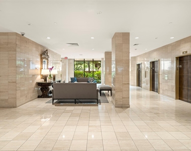 14 Greenway Plaza - Photo Thumbnail 18