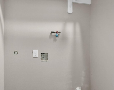 6618 Avenue N - Photo Thumbnail 15