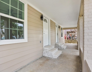 6618 Avenue N - Photo Thumbnail 4