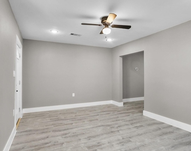 6618 Avenue N - Photo Thumbnail 10