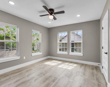 6618 Avenue N - Photo Thumbnail 7