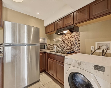 2201 Fountain View Drive - Photo Thumbnail 8