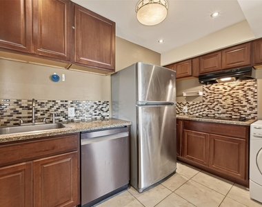 2201 Fountain View Drive - Photo Thumbnail 10