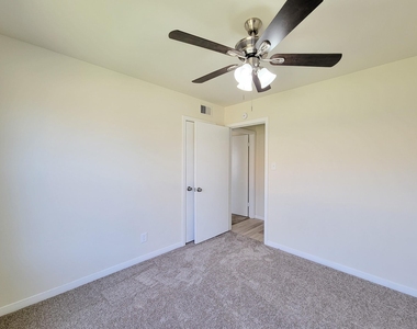 133 S Yaupon Street - Photo Thumbnail 17