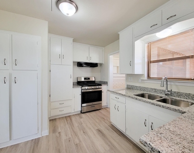 133 S Yaupon Street - Photo Thumbnail 6