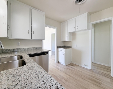 133 S Yaupon Street - Photo Thumbnail 4