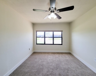 133 S Yaupon Street - Photo Thumbnail 23