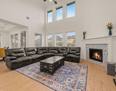 2107 Brooke Avery Drive - Photo Thumbnail 11