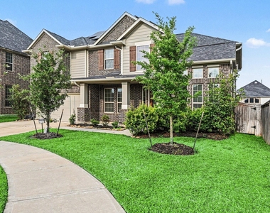 2107 Brooke Avery Drive - Photo Thumbnail 2