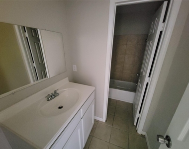3206 Lobit Drive - Photo Thumbnail 12