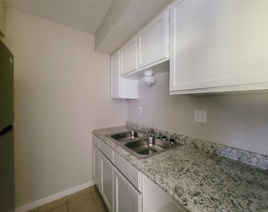 3206 Lobit Drive - Photo Thumbnail 8