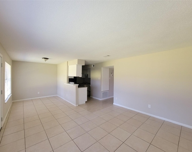 3206 Lobit Drive - Photo Thumbnail 2