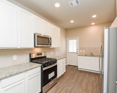 14042 Chinook Drive - Photo Thumbnail 10